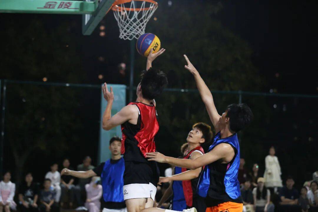 沙巴体育注册入口-关于国内篮球职业赛事赛场风云变幻，球员斗志昂扬的信息