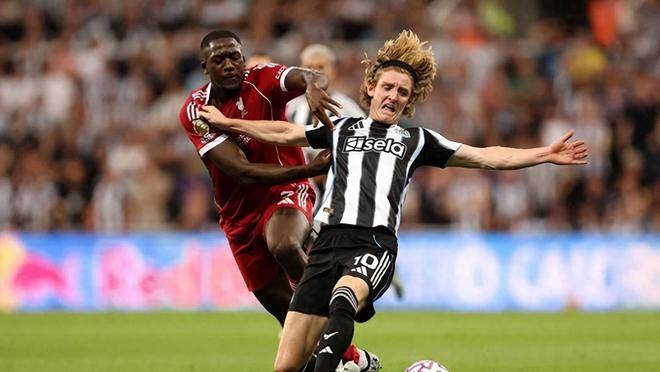 纽卡斯尔联中场极速破门，领先对手一步(纽卡斯尔联阵容)